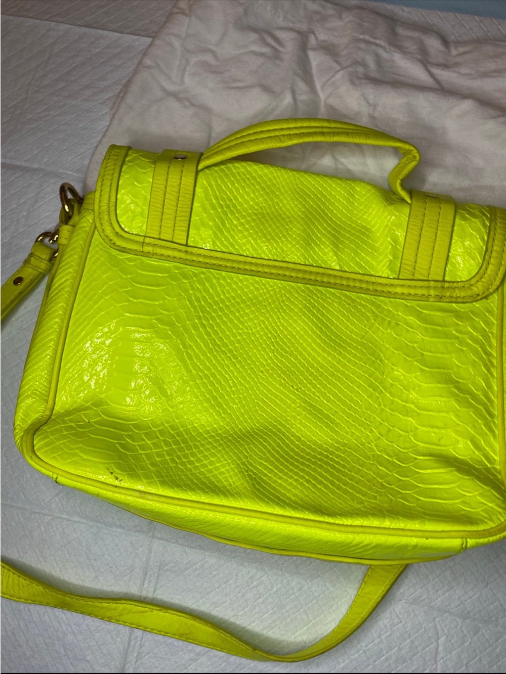 Marc by Marc Jacobs “Totally Turnlock” Fluorescent Python Shine Messenger bag - Picture 3 of 6